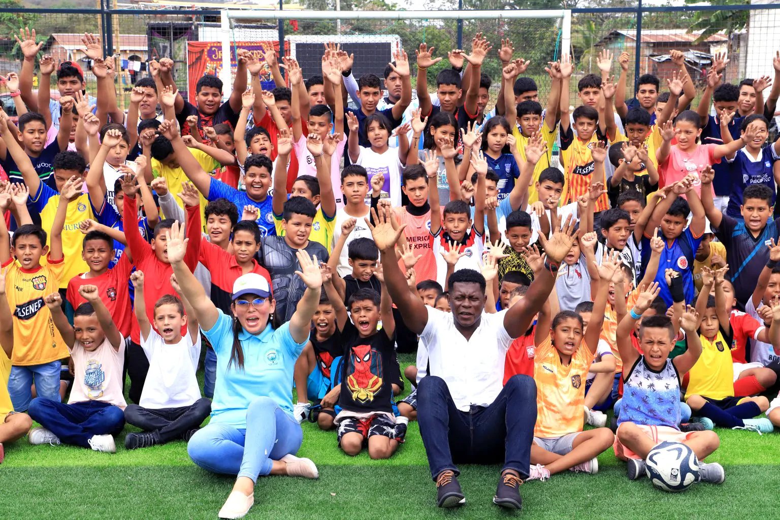 Más de 2.000 inscripciones en el primer día de las Escuelas de Fútbol de la Prefectura del Guayas