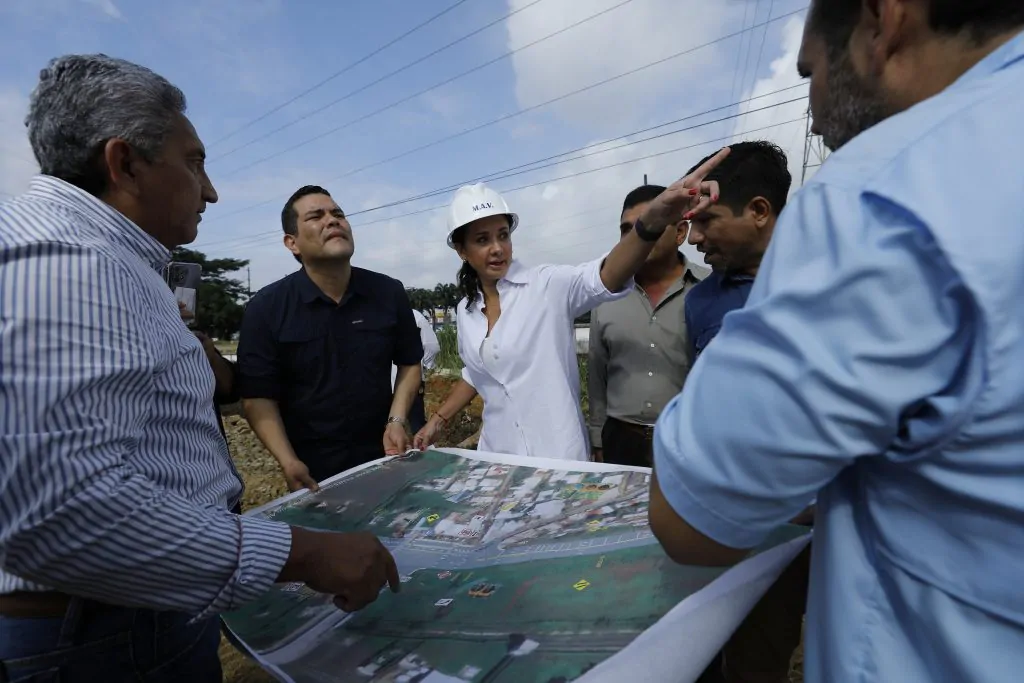 Prefectura y municipio de Nobol inspeccionan bacheo en paso lateral Daule-Nobol