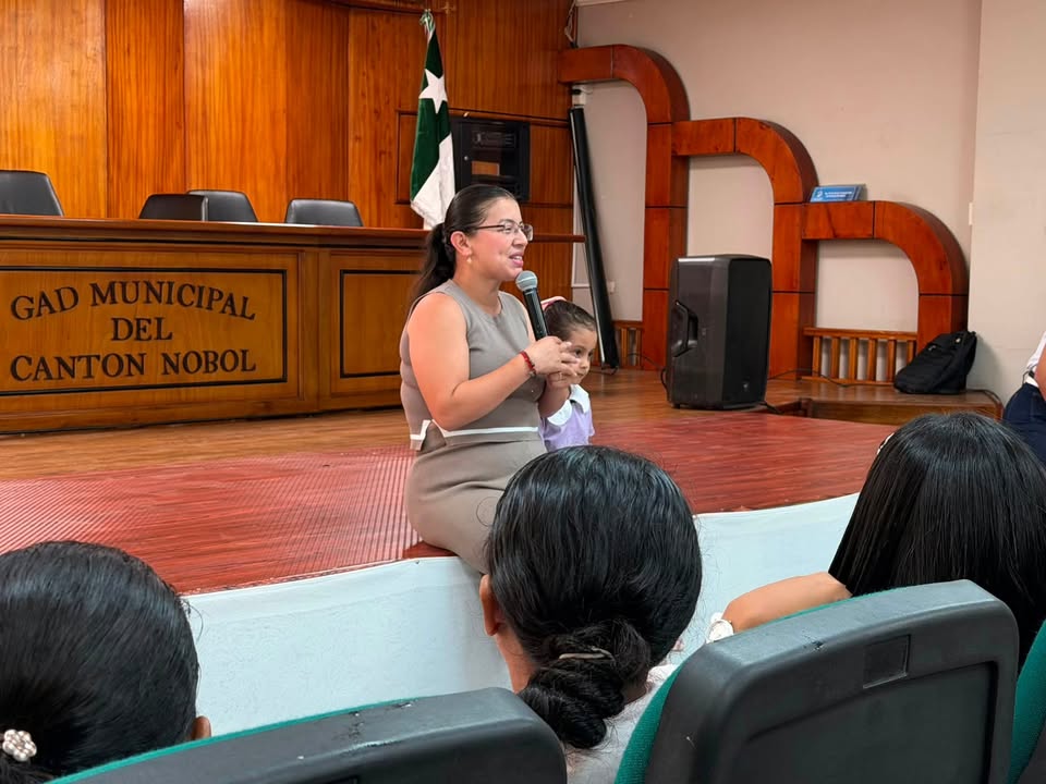 Nobol impulsa emprendimiento con curso de diseño y costura en tela reciclada