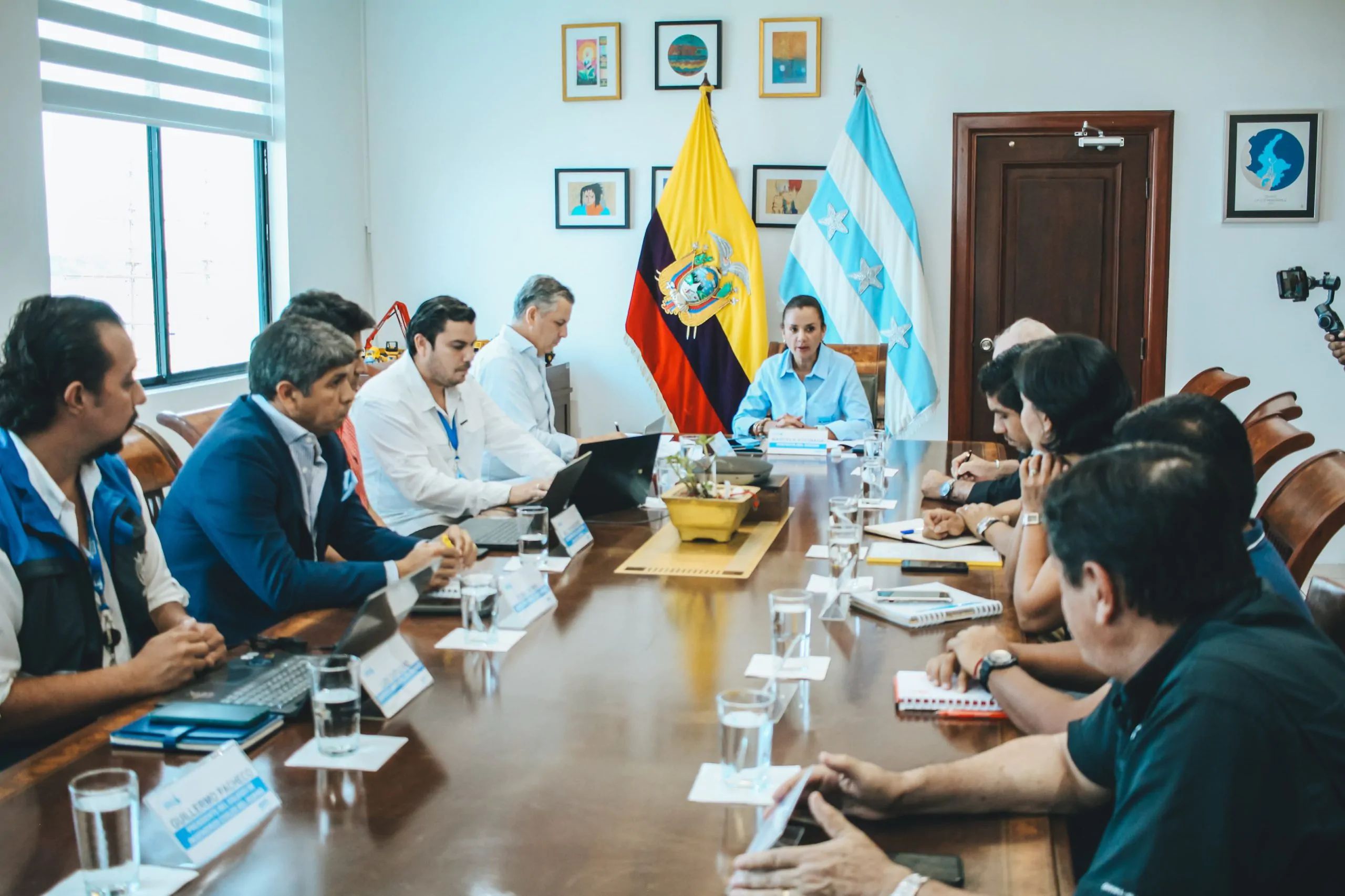 Prefectura del Guayas evalúa avance de dragado en el islote El Palmar