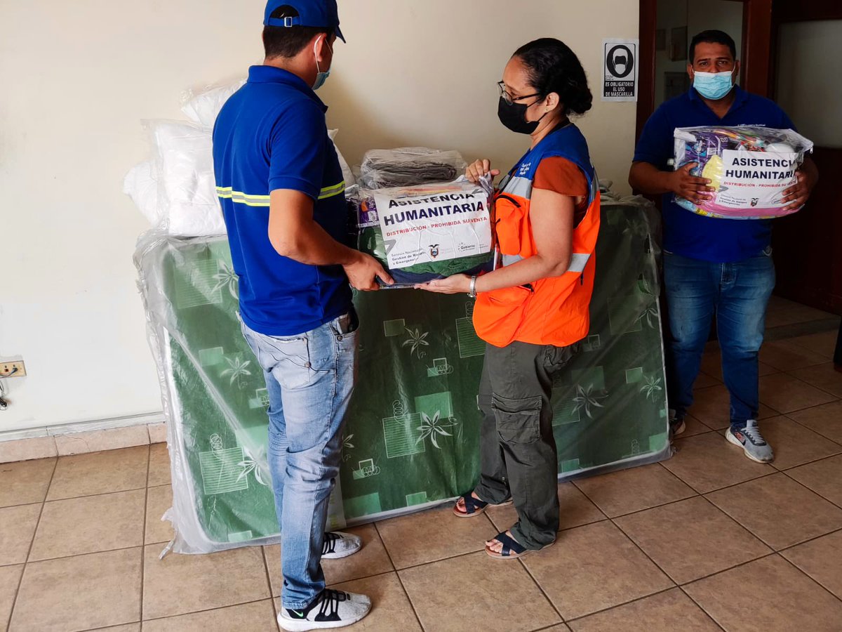 Riesgos Ec entrega kits humanitarios a familias de Murucumba y San Camilo por la invernal