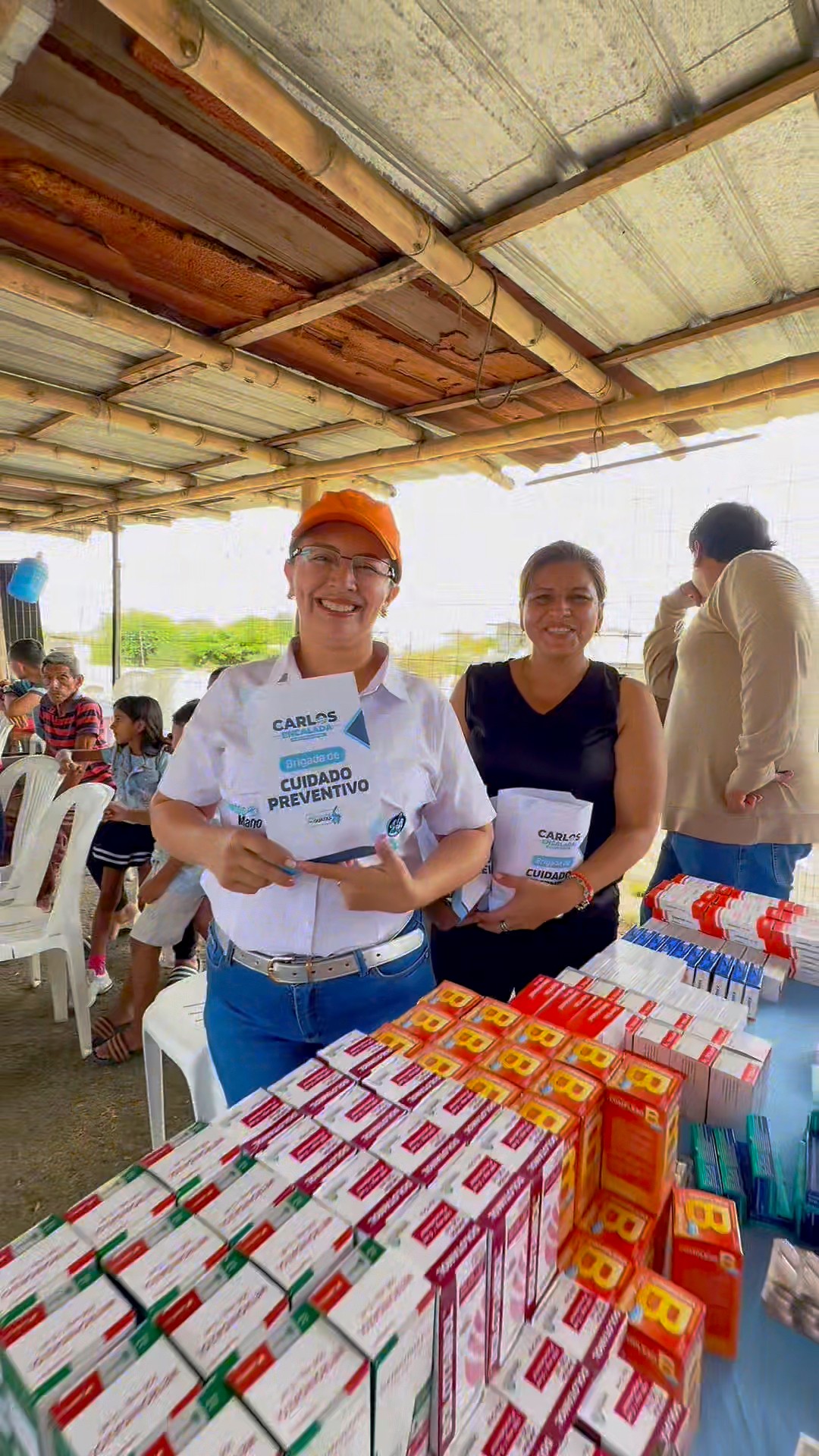 Brigada médica de Nobol y Prefectura del Guayas atienden a familias de San Antonio
