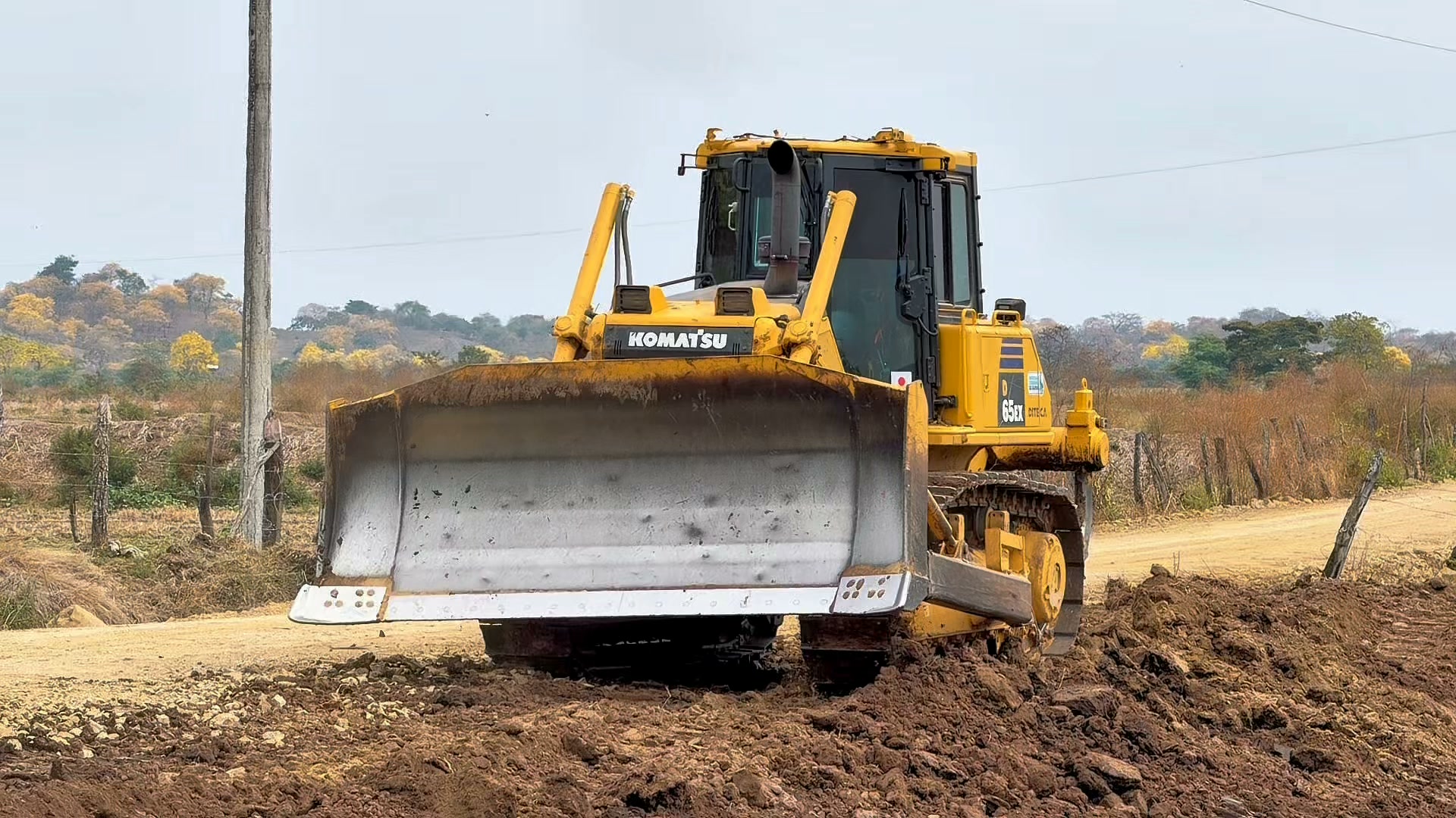 Rehabilitación de 8,5 km mejora conectividad rural en Loma Larga, Nobol