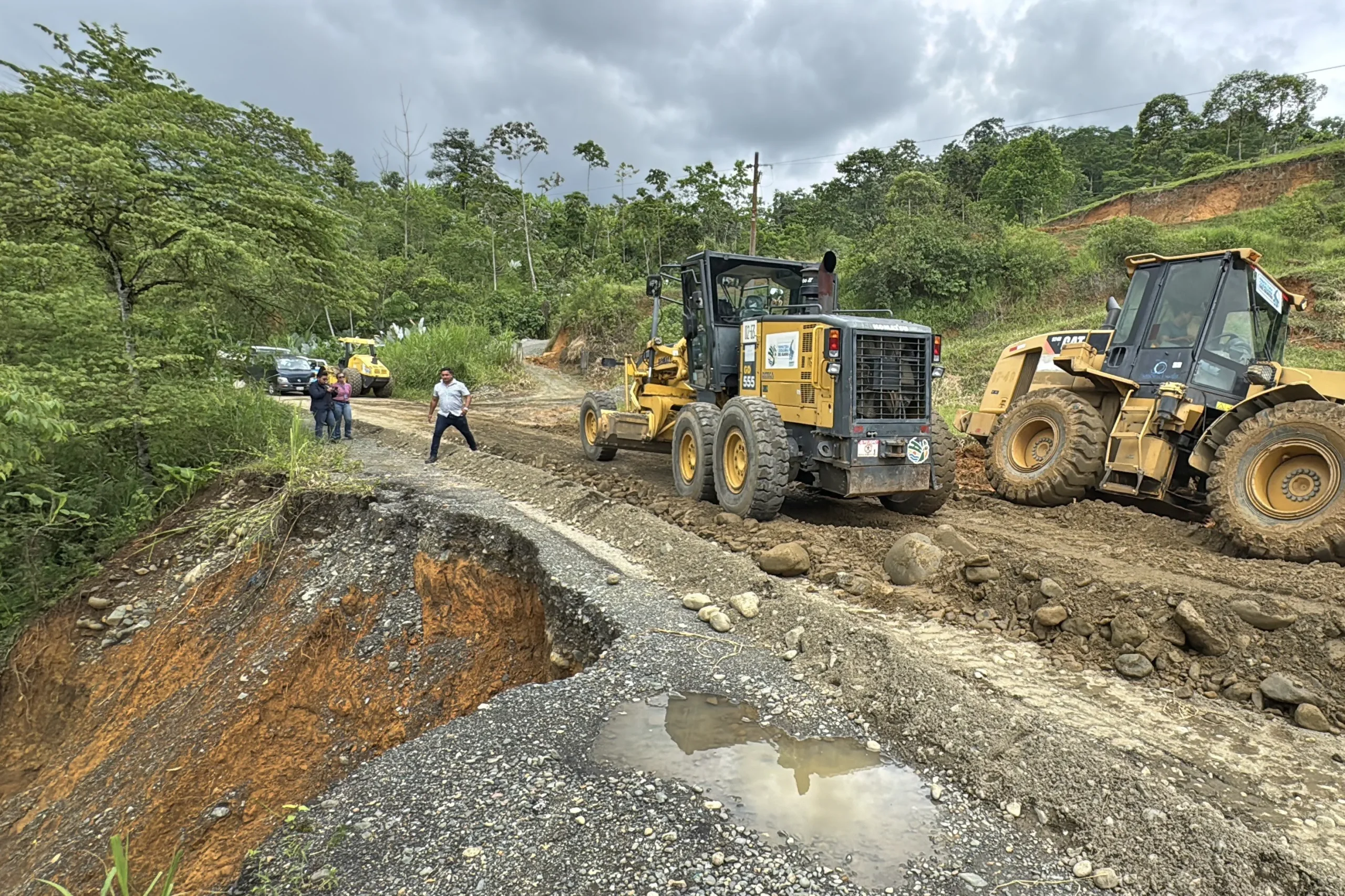 Prefectura del Guayas atiende 27 emergencias por lluvias en 13 cantones